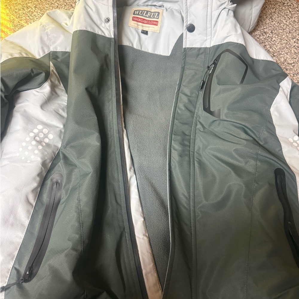 Wulful Fashion accessories Kids' winter black  and Gray Puffer Jacket new